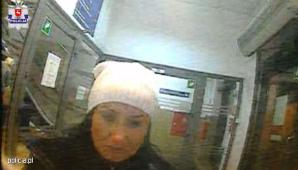 Kto rozpoznaje kobietę? Wypłacała pieniądze pochodzące z przestępstwa! 