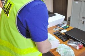 Oferował ciężarówki i maszyny warte 4 miliony złotych. Do odbiorców nigdy nie dotarły