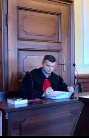 [VIDEO] Czy Wolne Sądy oszalały?! Proces o 342, 42 zł szkolnych rozliczeń, a 60 świadków, zaangażowane 3 komisariaty Policji, prokurator i dziesiątki rozpraw w Sądzie Rejonowym w Olesnie! Kto za to zapłaci?!