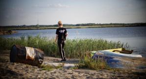 [VIDEO] Setki wolontariuszy, ślady bosych stóp i silna reakcja psa zaginionego Piotra Nowarkiewicza!