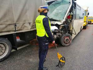 Wypadek autobusu na trasie S8. Apelujemy o ostrożność i bezpieczeństwo