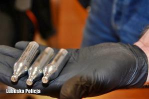 [VIDEO] Nie ma zgody dla bandytów na drodze. Poważne zarzuty dla 33-latka, który groził przedmiotem przypominającym broń prawidłowo jadącemu kierowcy