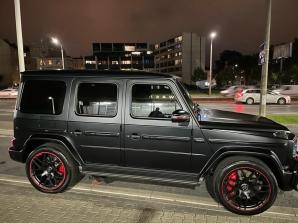 Porsche i Mercedes skradzione Izabeli Łukomskiej-Pyżalskiej! Modelka i jej mąż proszą o pomoc Krzysztofa Rutkowskiego!