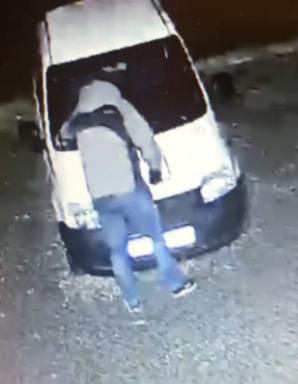 [VIDEO] Kto przebił opony i podpalił auto w Żywcu? Rutkowski wkracza do akcji!