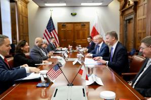 [VIDEO] Polska pomaga osobom uciekającym przed wojną w Ukrainie / Польща допомагає особам, які втікають від війни в Україні