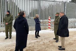 Ambasadorzy Danii i Finlandii z wizytą w Podlaskim Oddziale Straży Granicznej