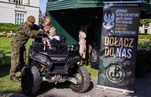 Występ żołnierzy Ośrodka Reprezentacyjnego Wojsk Obrony Terytorialnej