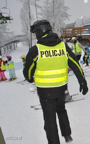 Policjanci o bezpieczeństwie na stoku