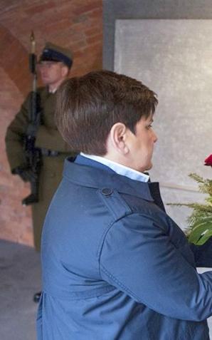 Premier Beata Szydło oddała hołd pomordowanym w Katyniu