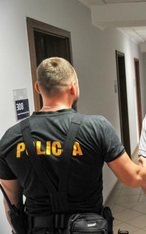 Alarm i obława za 21-letnim nożownikiem - zatrzymanie, zarzuty i areszt