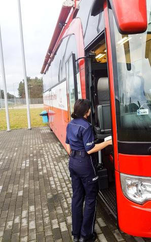 Przed nowosolską komendą polała się krew - w szczytnym celu