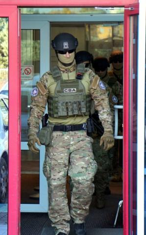 Środki zapobiegawcze wobec zatrzymanych podejrzanych, którzy wręczali funkcjonariuszowi publicznemu korzyści majątkowe