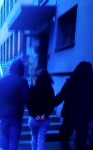 [VIDEO] 19-latka aresztowana za zabójstwo ojczyma