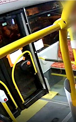 [VIDEO] Dzieci wiedziały, że nie można podróżować z elektryczną hulajnogą autobusem. Tata kilka godzin później postanowił sprawdzić 