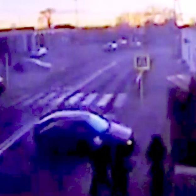 [VIDEO] Kompletnie pijany wjechał na chodnik i potrącił 4 osoby. Zobacz film