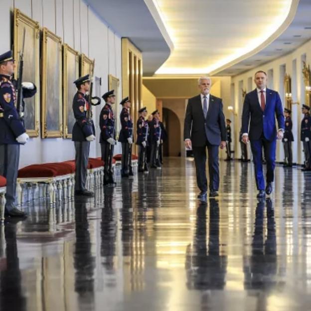 [VIDEO] O bezpieczeństwa, współpracy w ramach Grupy Wyszehradzkiej i Inicjatywy Trójmorza oraz relacjach dwustronnych i współpracy gospodarczej. Prezydent Karol Nawrocki z prezydentem Czech w Pradze