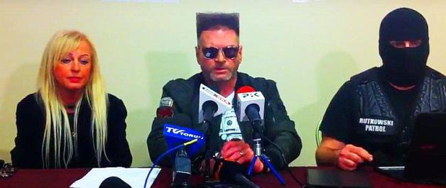 [VIDEO] Konferencja Rutkowskiego: Atak kostkami brukowymi na mieszkankę Torunia! Poszukiwania Remigiusza Baczyńskiego