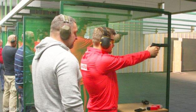 Trening piłkarzy Nawałki na strzelnicy KGP