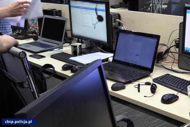 Rozbita grupa, której członkowie oszukiwali pokrzywdzonych poprzez platformy inwestycyjne rynku FOREX