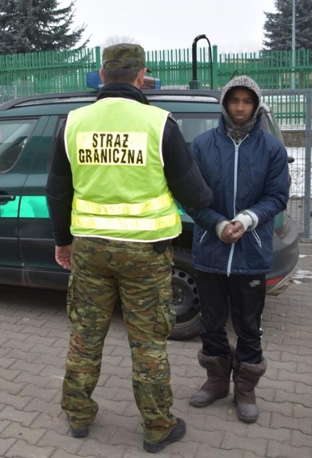 Nielegalny migrant z Bangladeszu na zielonej granicy