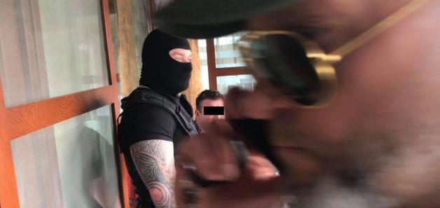 [VIDEO] Rutkowski na tropie Marka Falenty! Dowodząc grupą swoich łowców cieni dorwał dziś ściganego od lat Adama M., który mógł pomóc pomysłodawcy afery podsłuchowej uciec