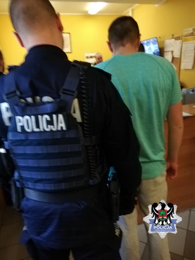 Kolejni handlarze narkotyków i tytoniu bez akcyzy zatrzymani przez dolnośląskich policjantów