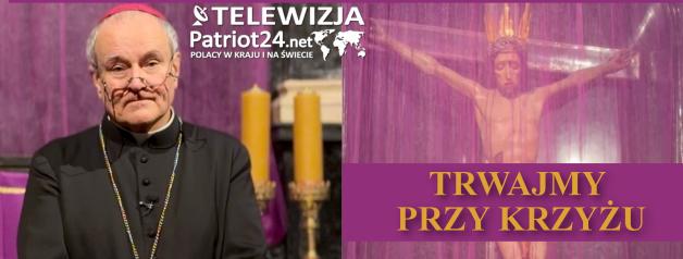 [VIDEO] „Trwajmy przy krzyżu”. Bp Michał Janocha o Wielkim Piątku